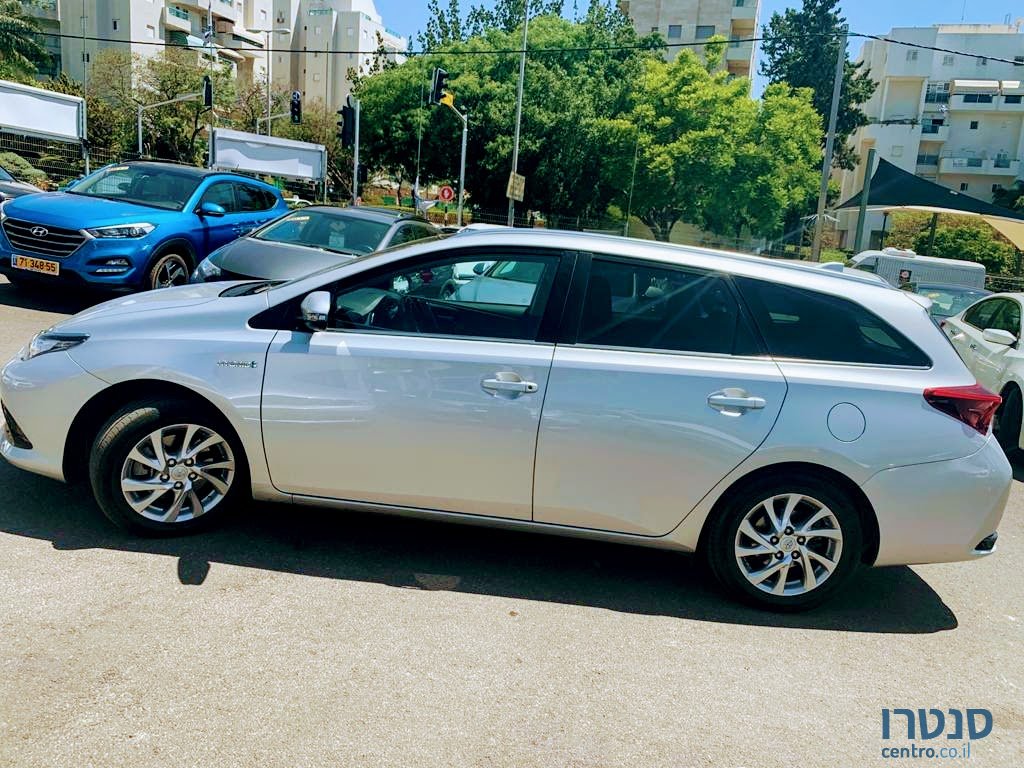 2016' Toyota Auris photo #3
