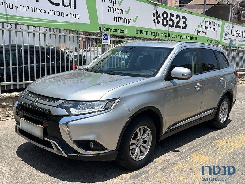2020' Mitsubishi Outlander photo #1
