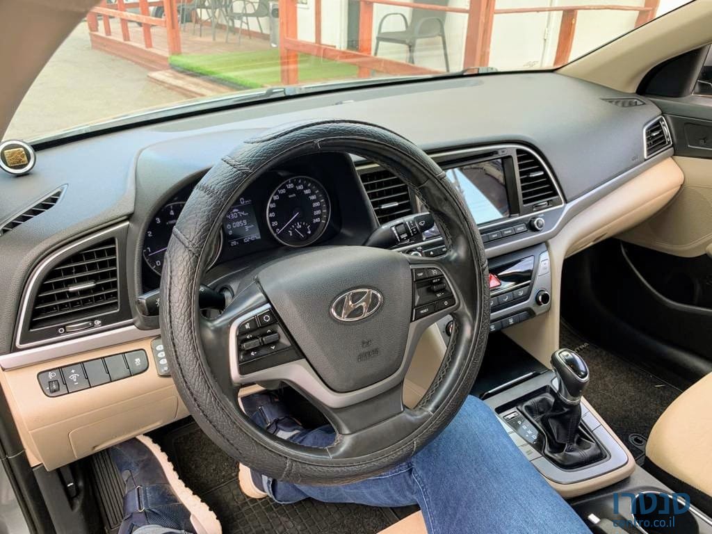 2017' Hyundai Elantra photo #3
