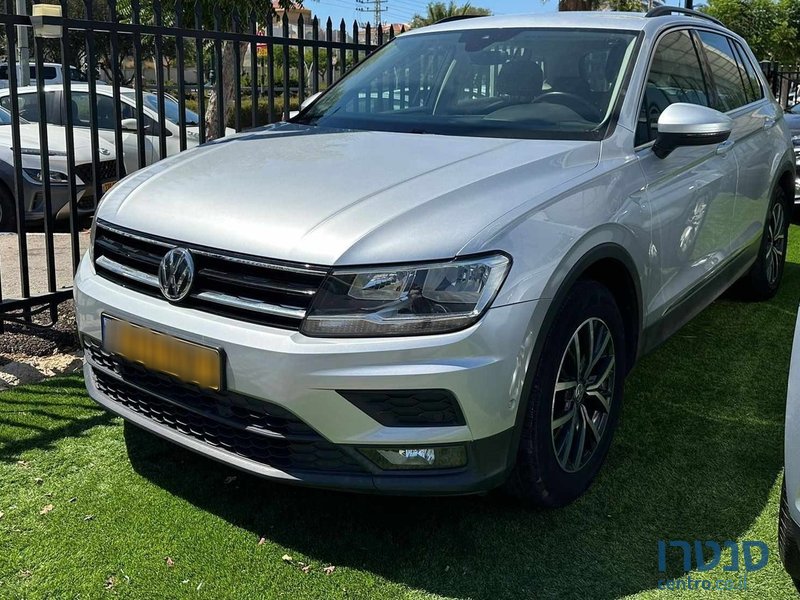 2020' Volkswagen Tiguan photo #1