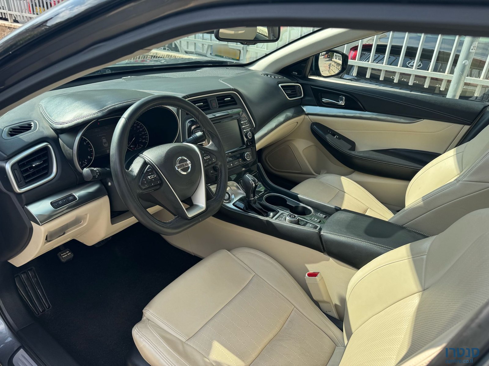 2020' Nissan Maxima photo #2