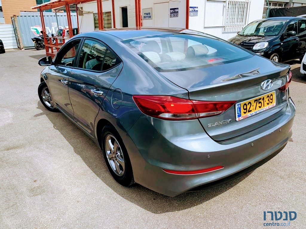 2017' Hyundai Elantra photo #2