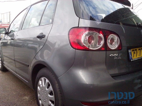 2010' Volkswagen Golf photo #2