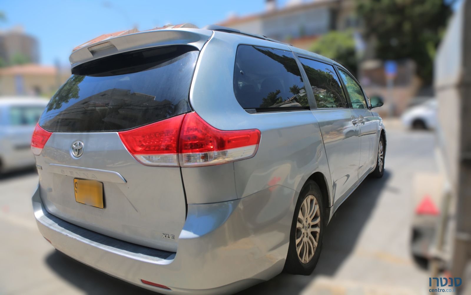 2011' Toyota Sienna טויוטה סיינה photo #1