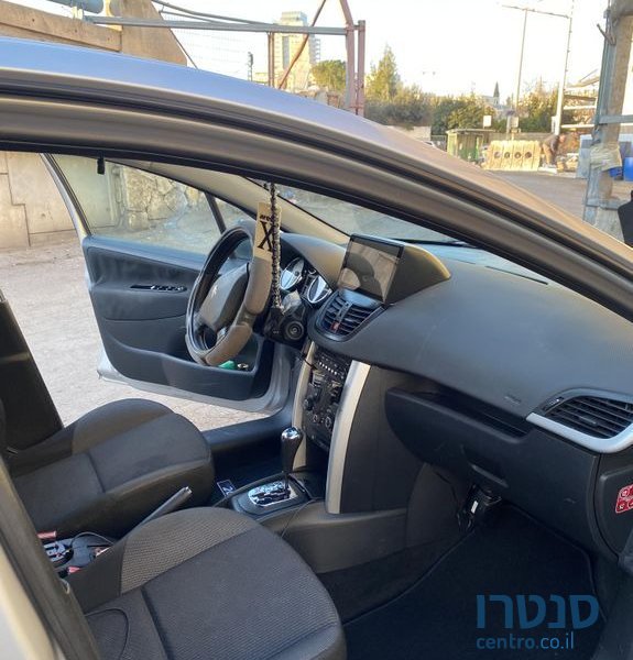 2012' Peugeot 207 פיג'ו photo #5