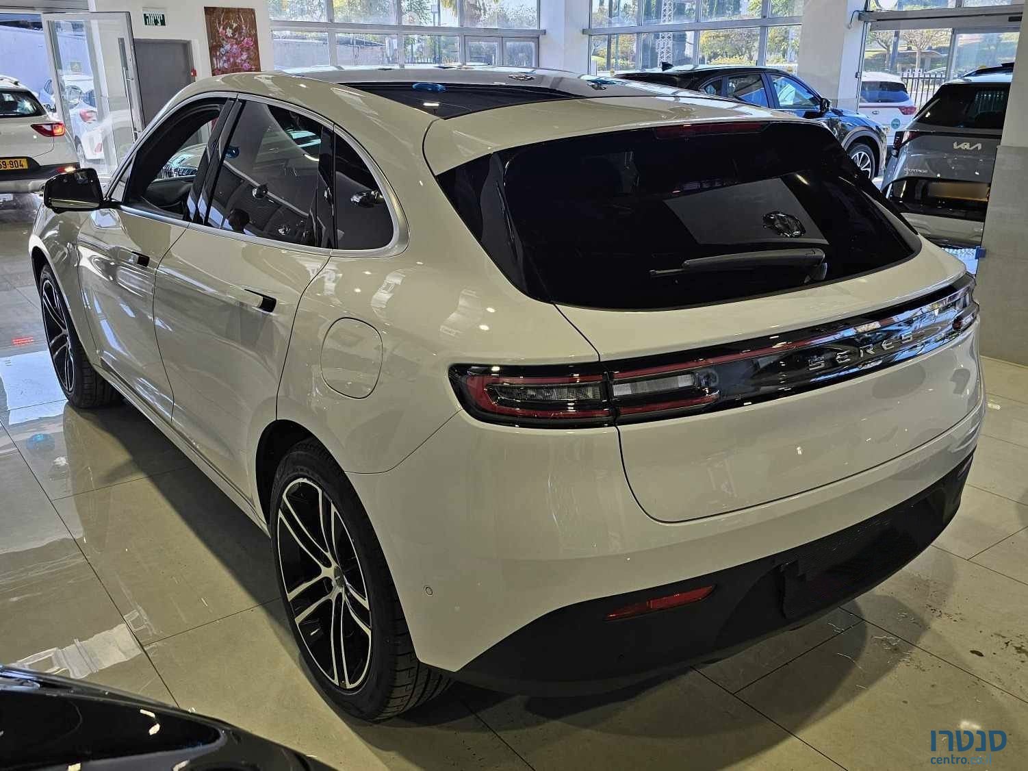 2025' Seres M5 RWD photo #3