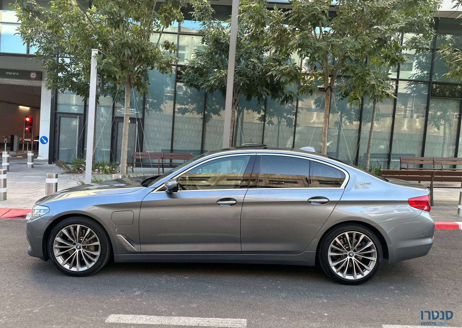 2018' BMW 5 Series ב מ וו סדרה 5 photo #1