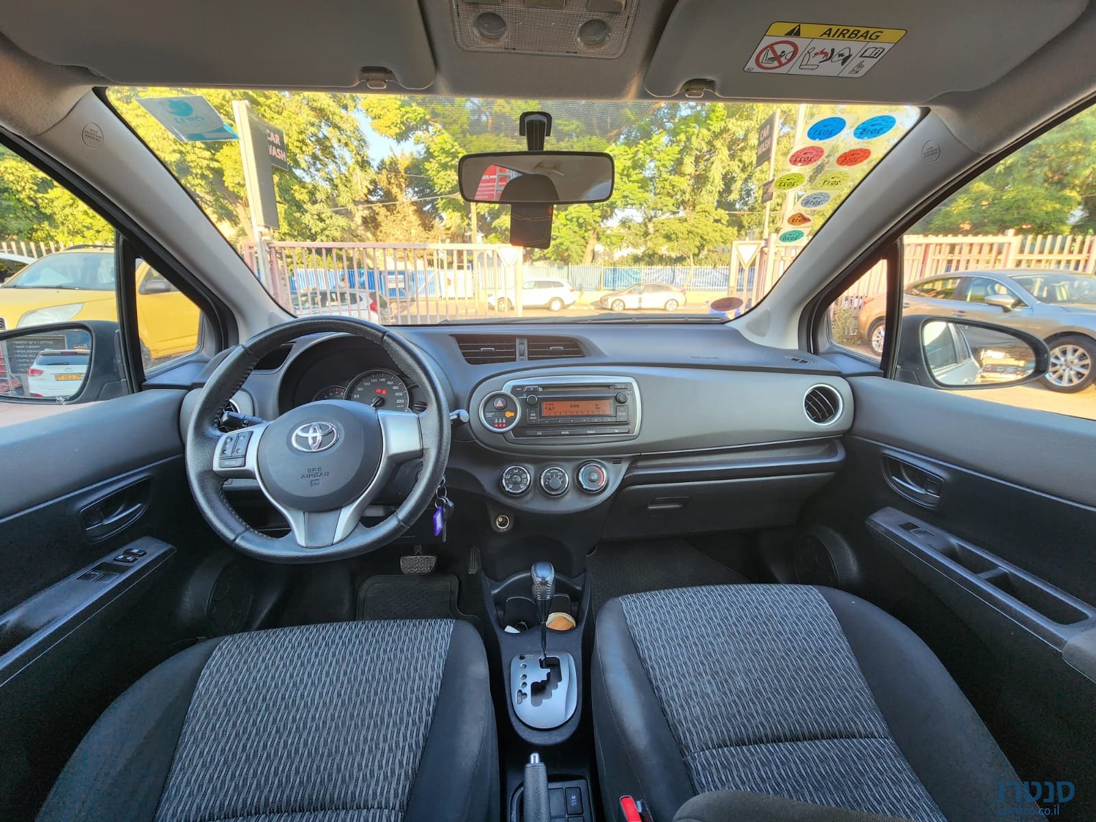 2014' Toyota Yaris photo #5