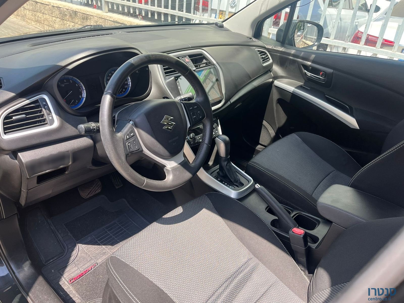 2015' Suzuki SX4 photo #2