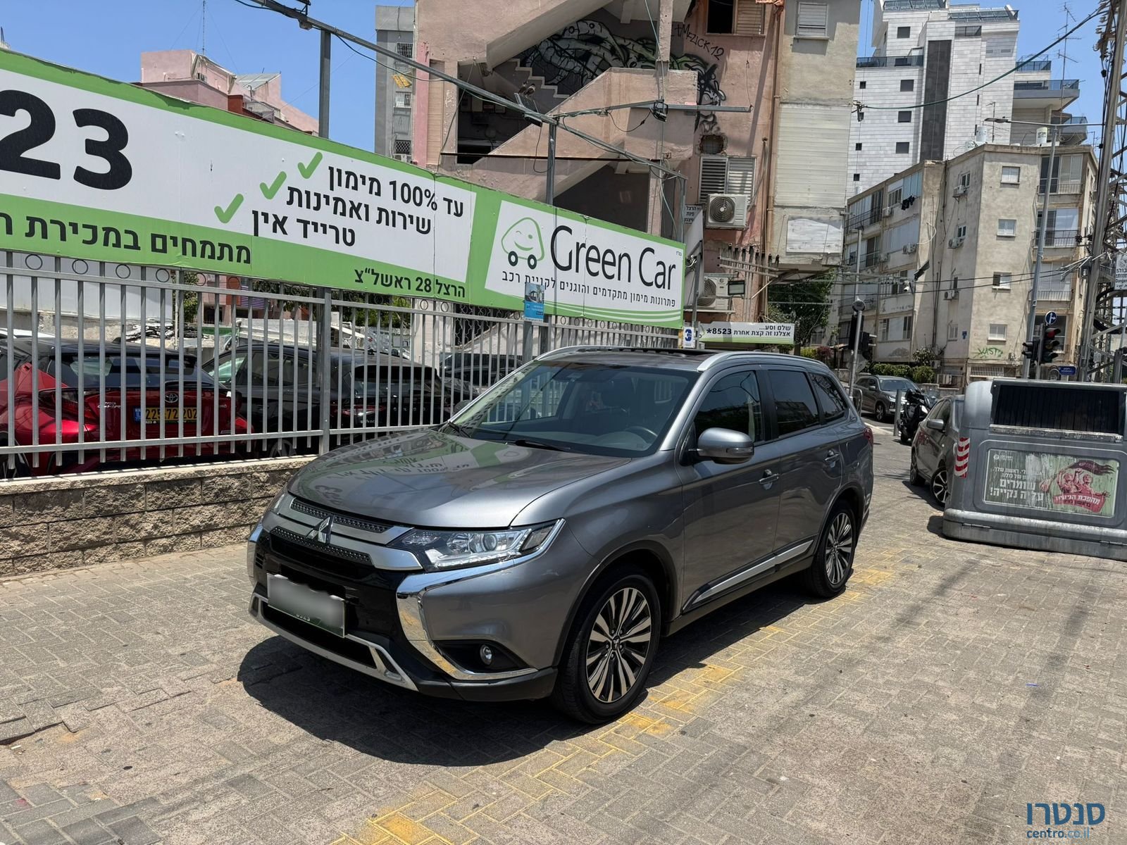 2021' Mitsubishi Outlander photo #2