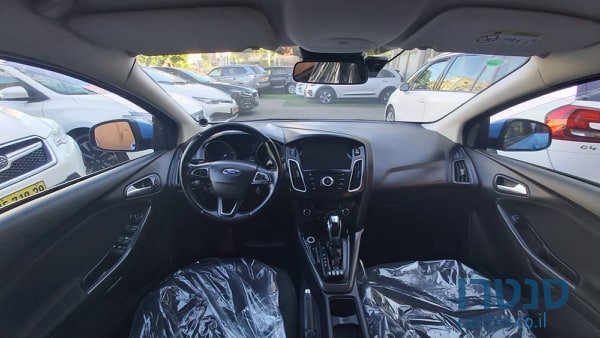 2017' Ford Focus photo #3