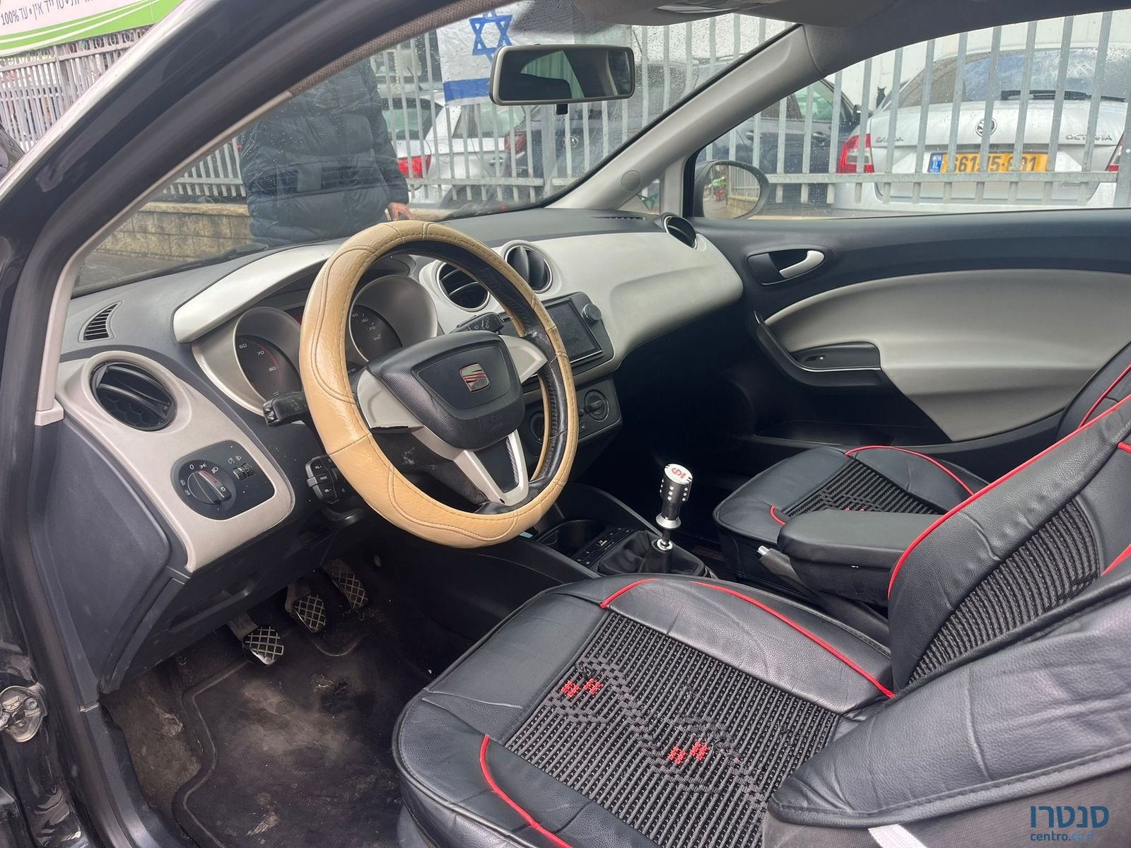 2012' SEAT Ibiza photo #2