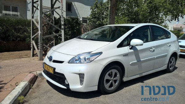 2013' Toyota Prius photo #1