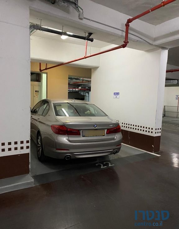 2020' BMW 5 Series ב.מ.וו סדרה 5 photo #4