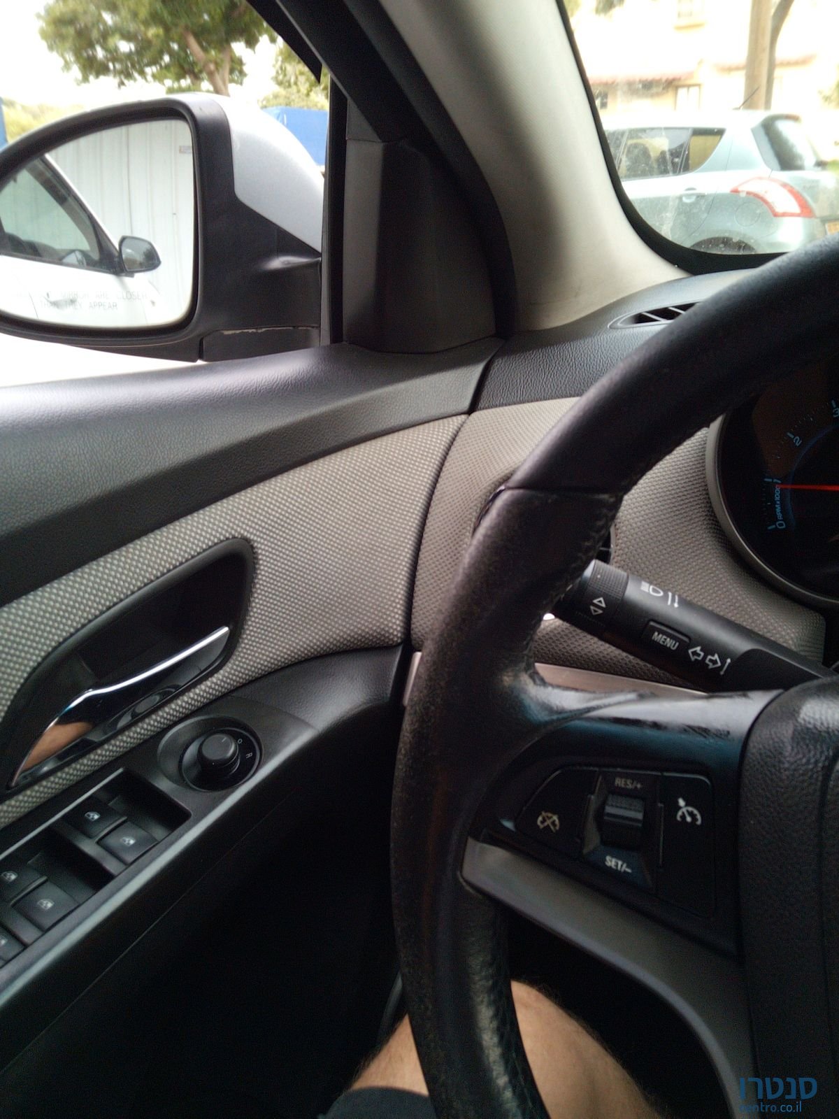 2011' Chevrolet Cruze photo #2