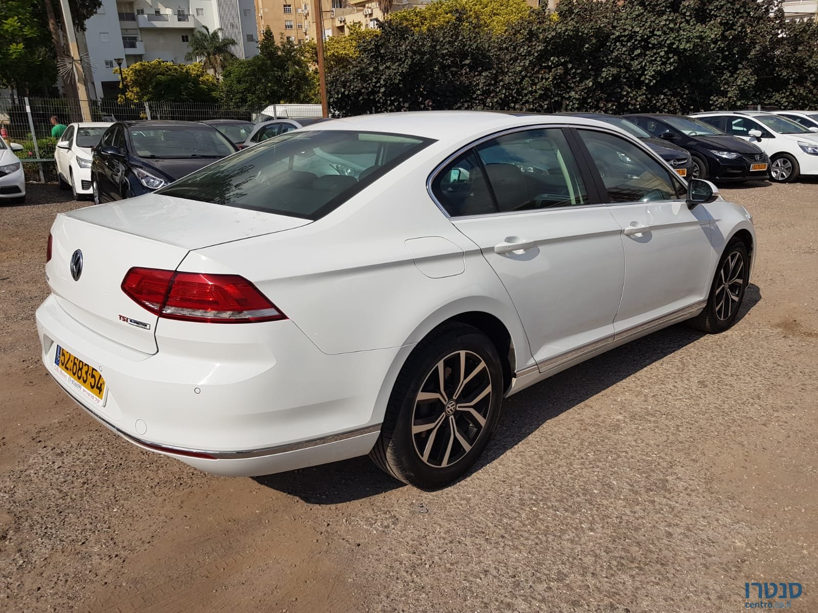 2015' Volkswagen Passat photo #2