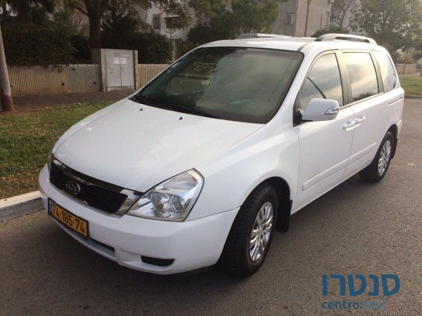 2011' Kia Carnival photo #1
