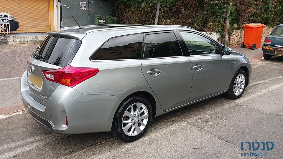 2015' Toyota Auris photo #3