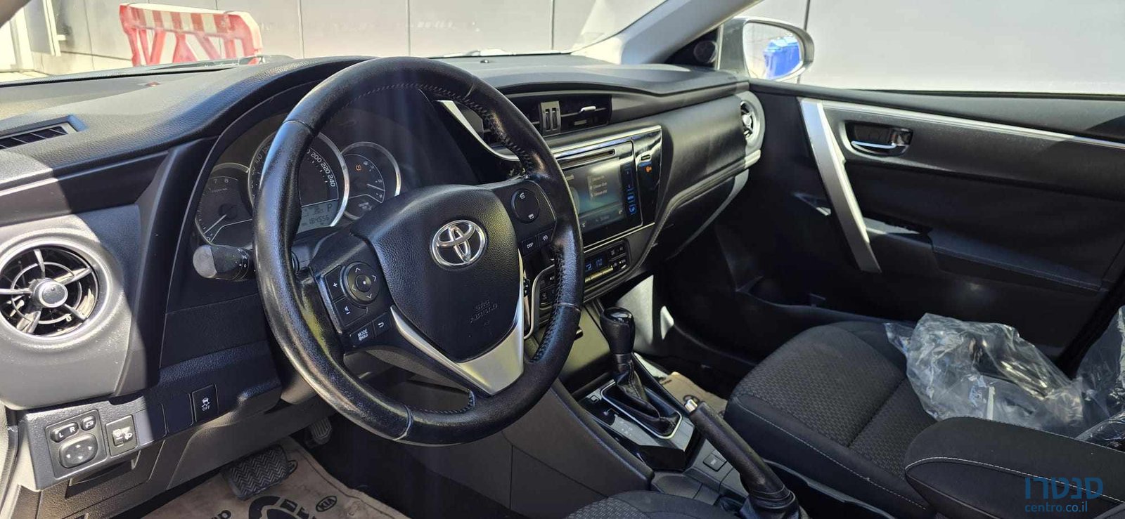 2015' Toyota Corolla photo #7