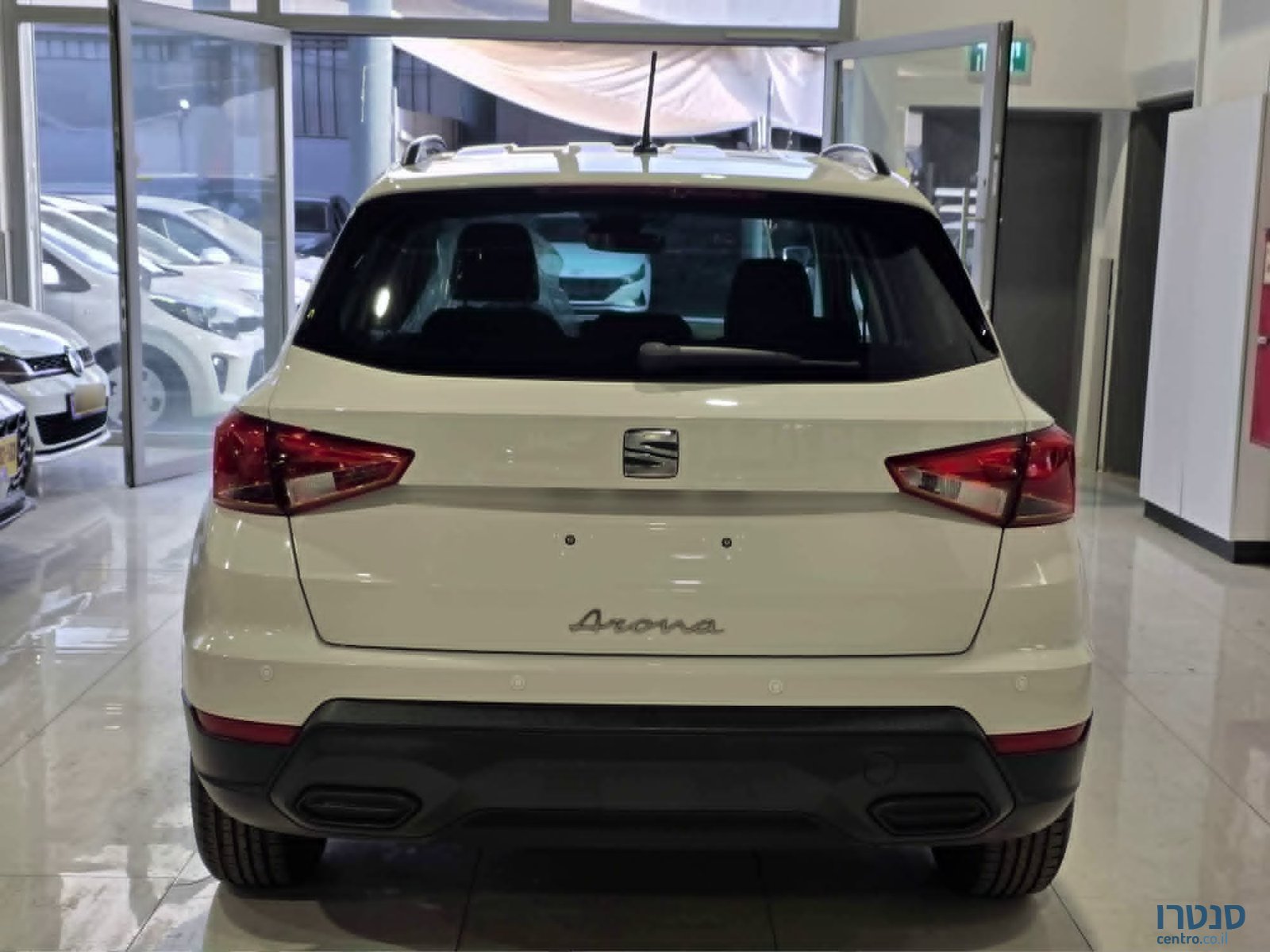 2023' SEAT Arona photo #3