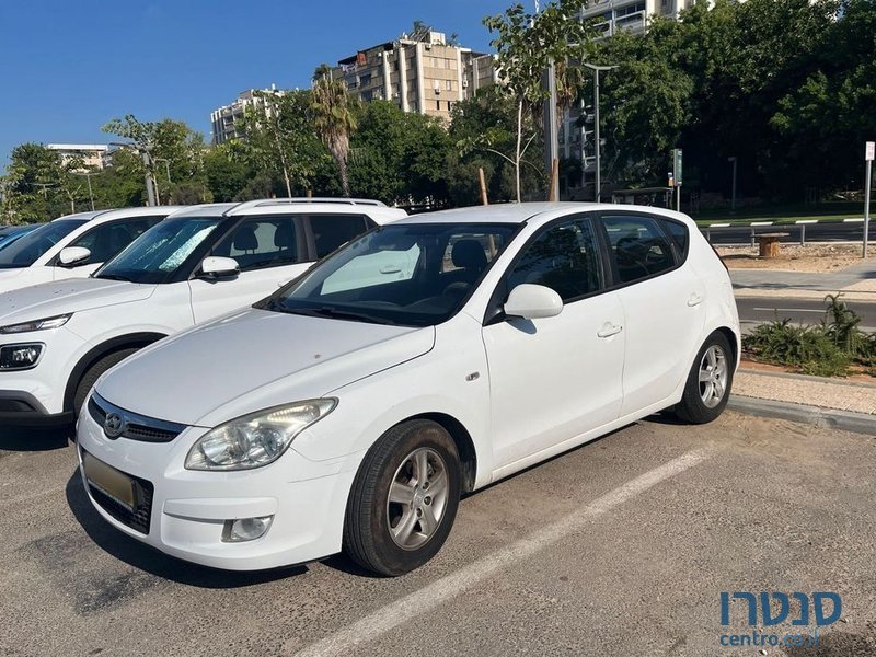 2008' Hyundai i30 יונדאי photo #1