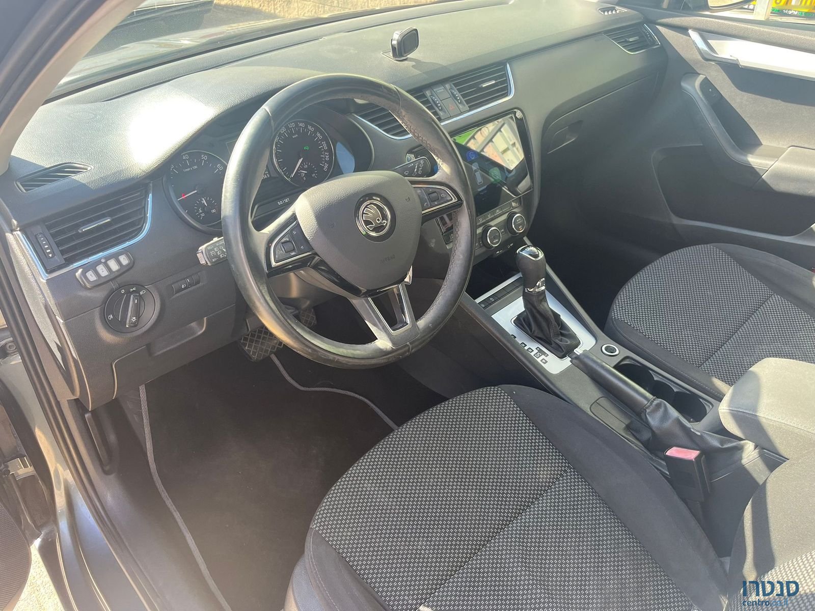 2015' Skoda Octavia photo #2