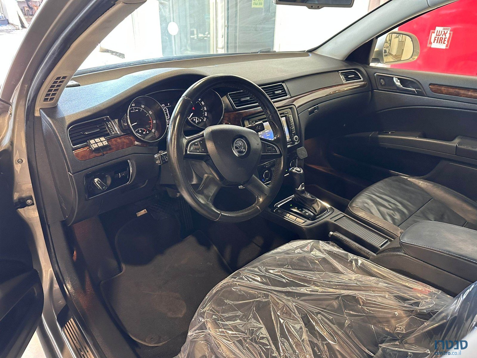 2013' Skoda Superb photo #6