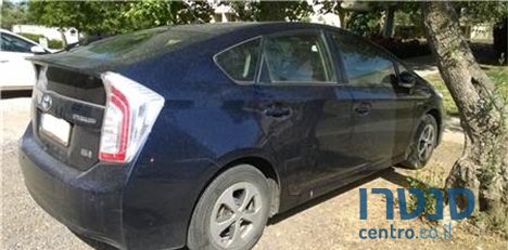 2012' Toyota Prius photo #4