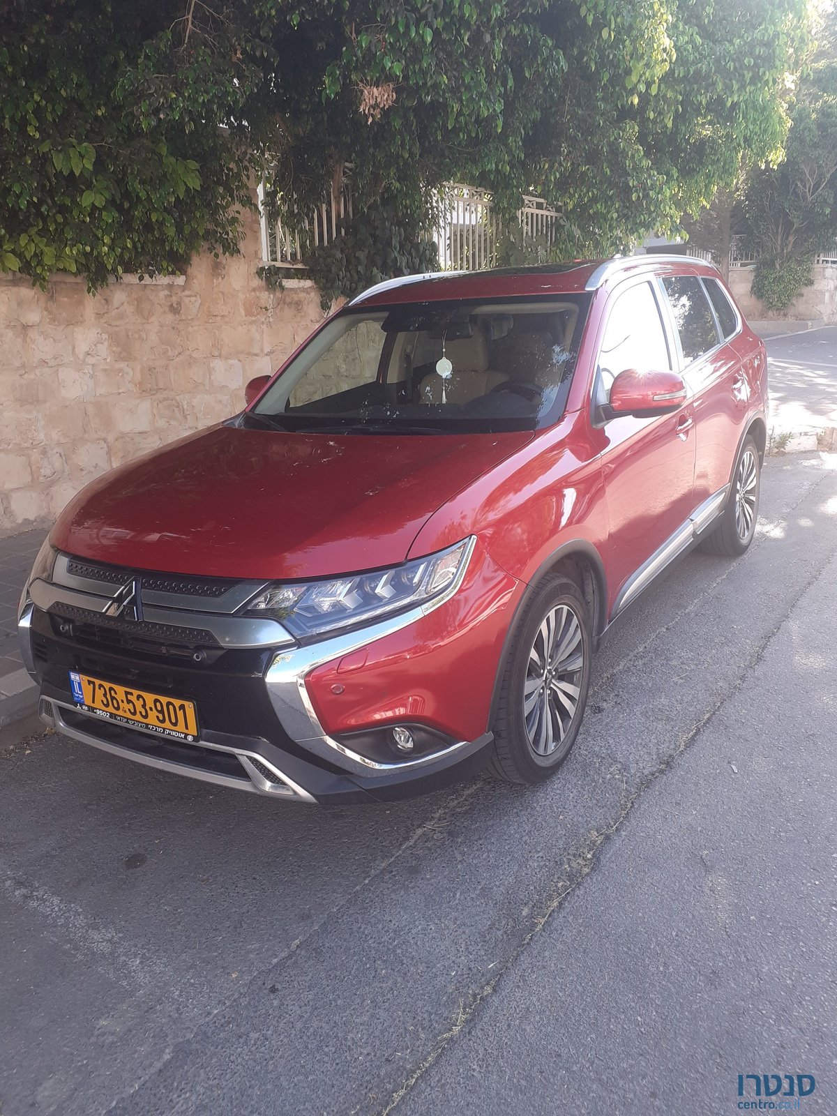 2019' Mitsubishi Outlander photo #1