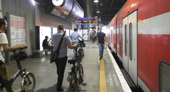 Минтранспорта разрешило проезд с велосипедами на линии Тель-Авив- Иерусалим