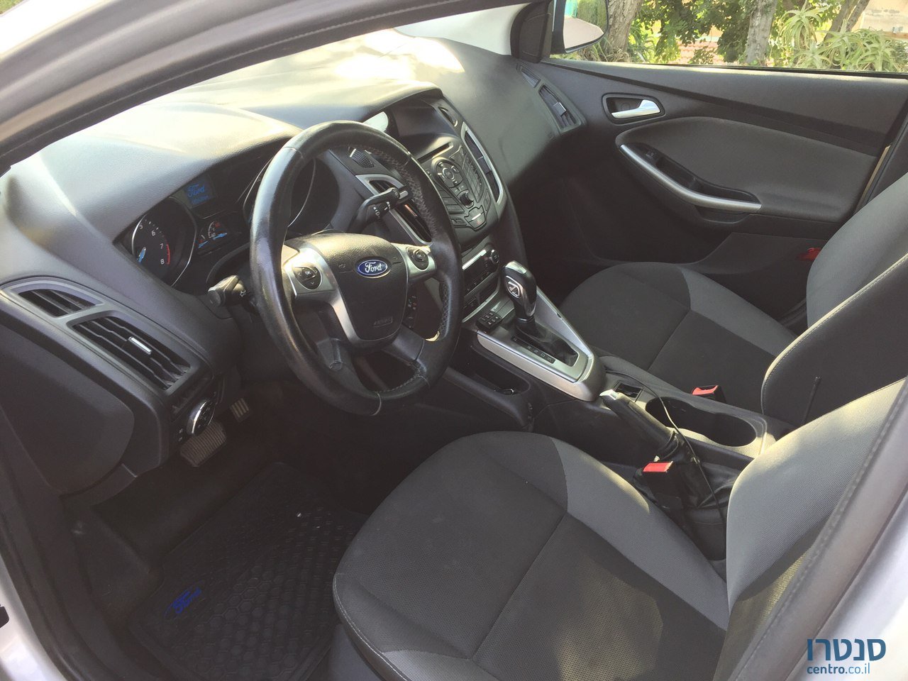 2012' Ford Focus photo #3