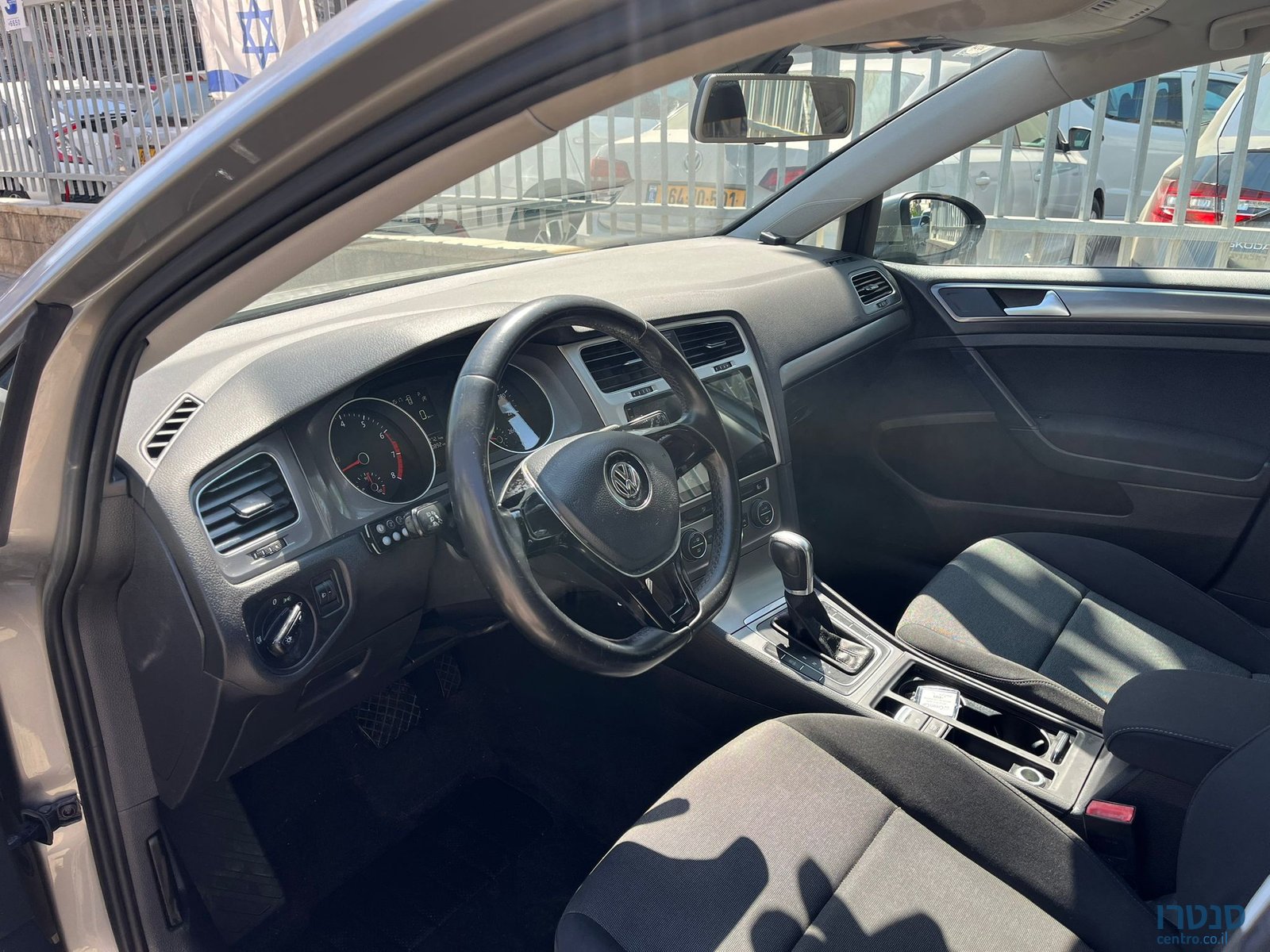 2015' Volkswagen Golf photo #2