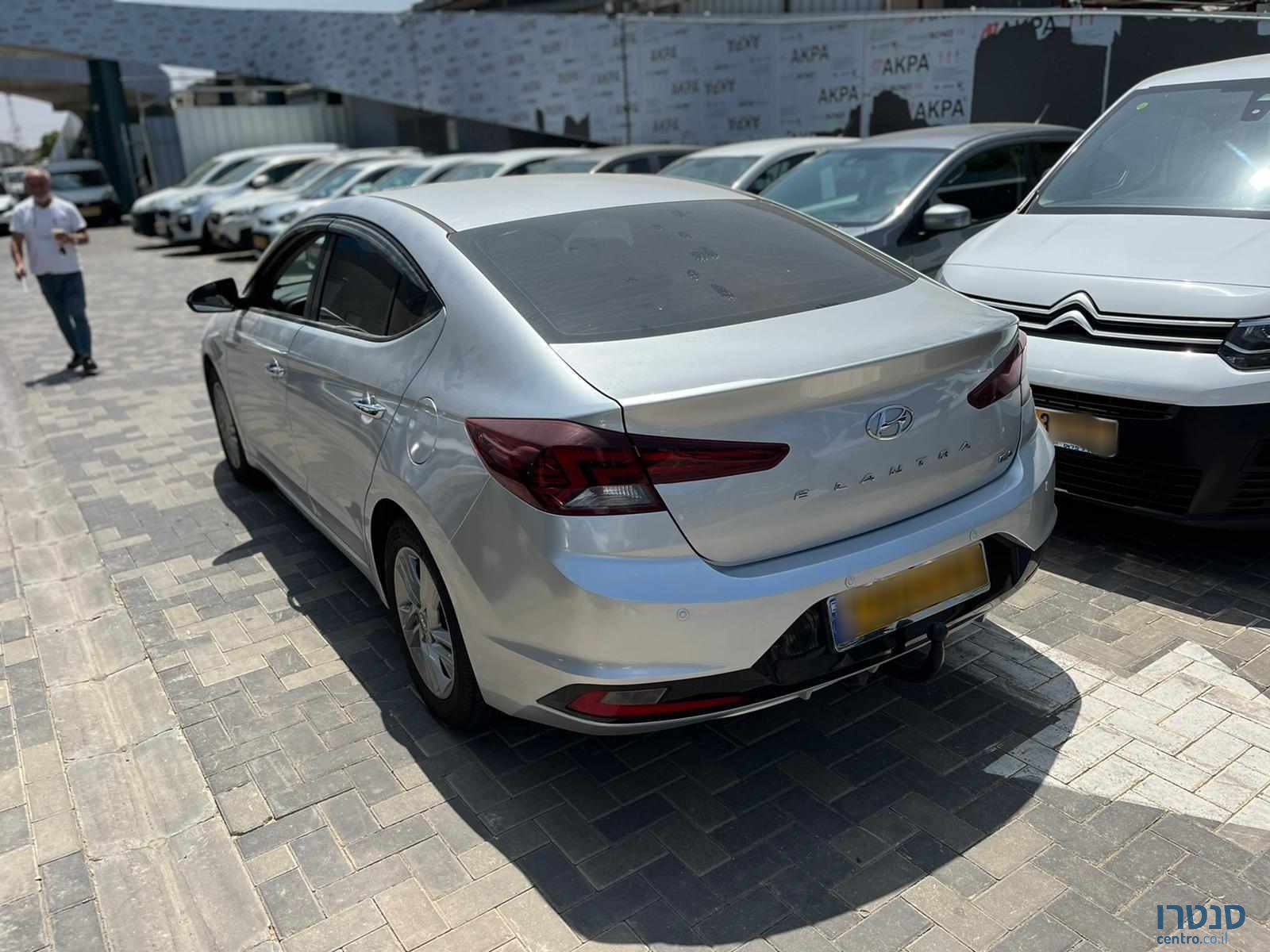 2019' Hyundai Elantra photo #4