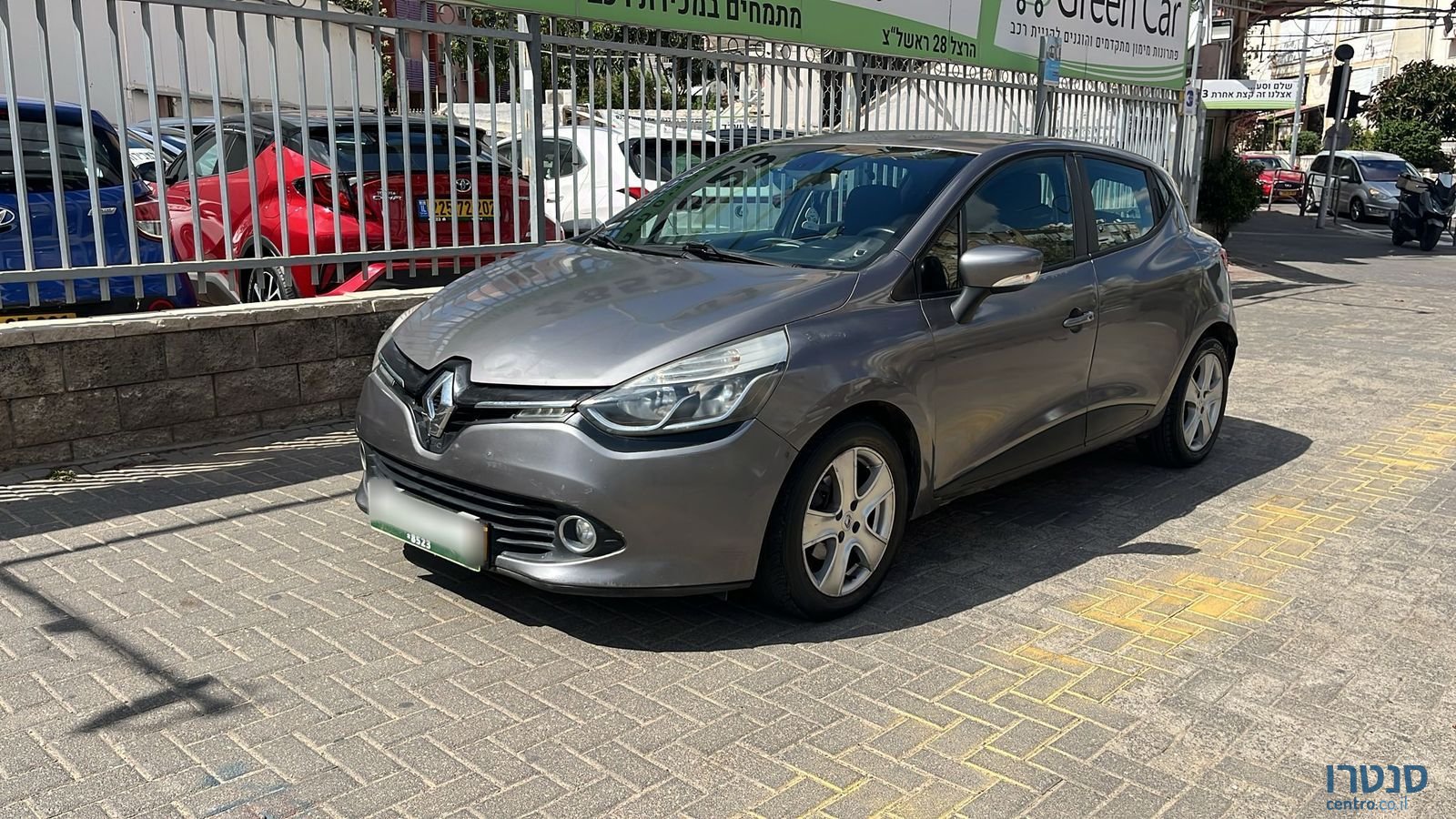 2014' Renault Clio photo #1