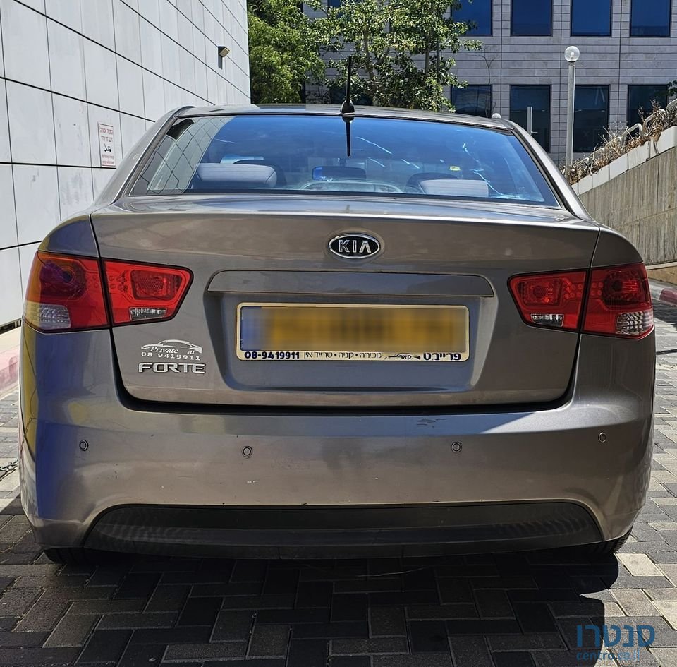 2011' Kia Forte photo #4