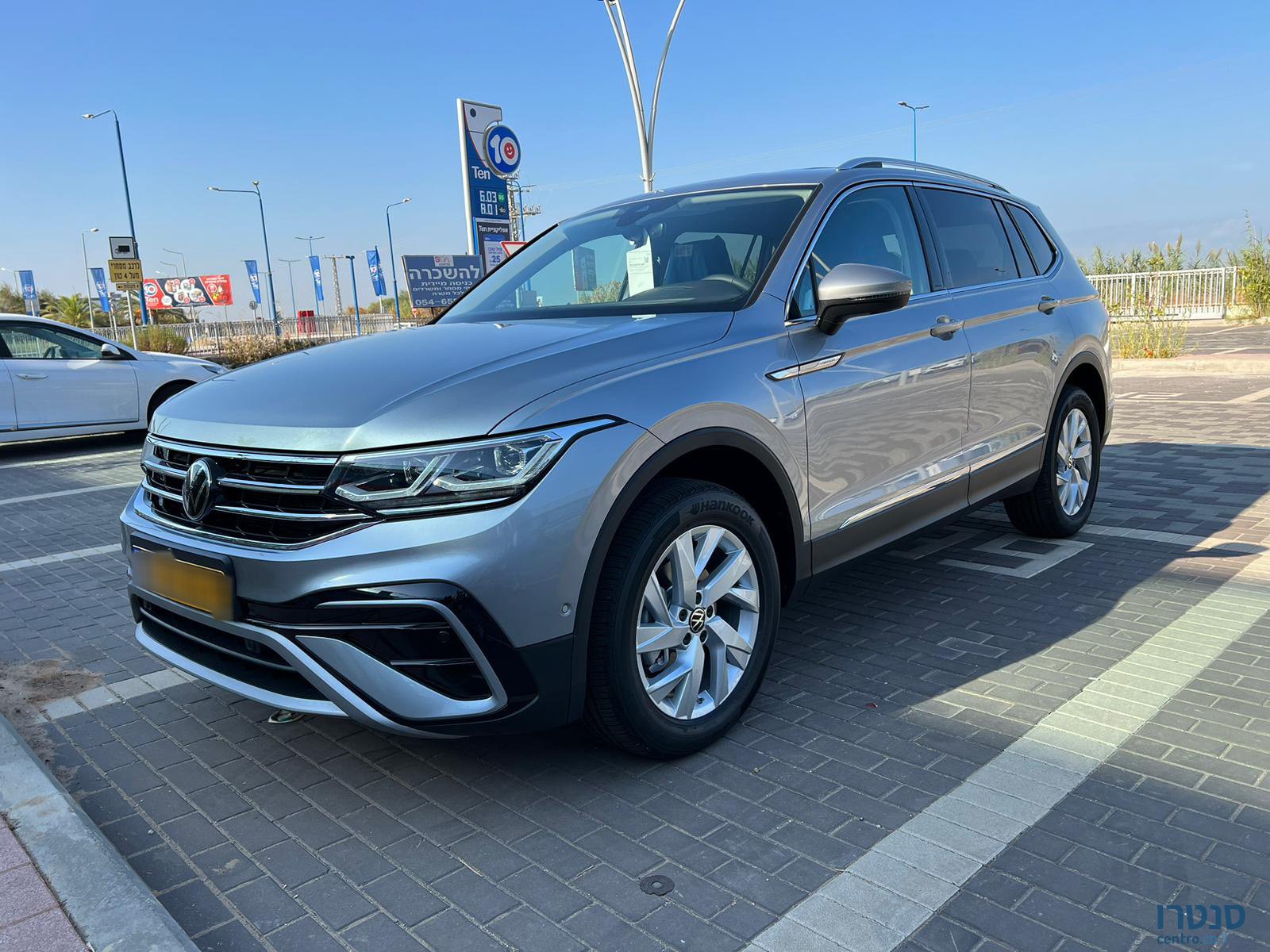 2022' Volkswagen Tiguan Allspace photo #1