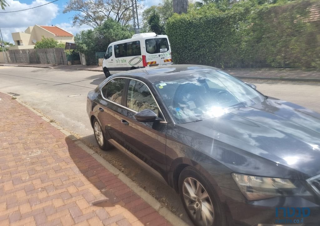 2017' Skoda Superb סקודה סופרב photo #3