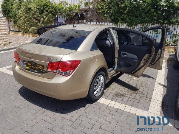 2010' Chevrolet Cruze photo #2