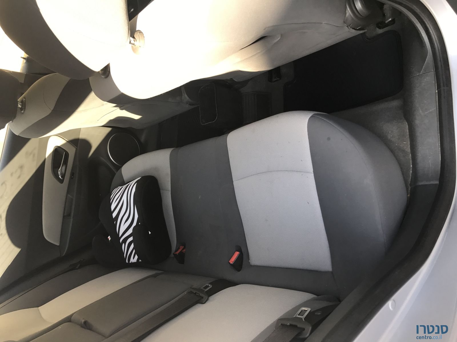 2010' Chevrolet Cruze LS photo #5