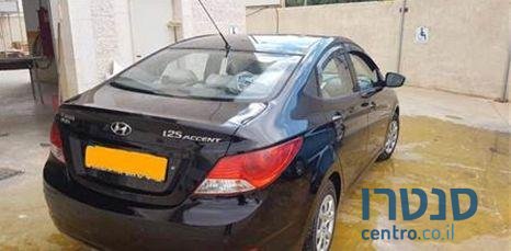 2011' Hyundai i25 photo #3