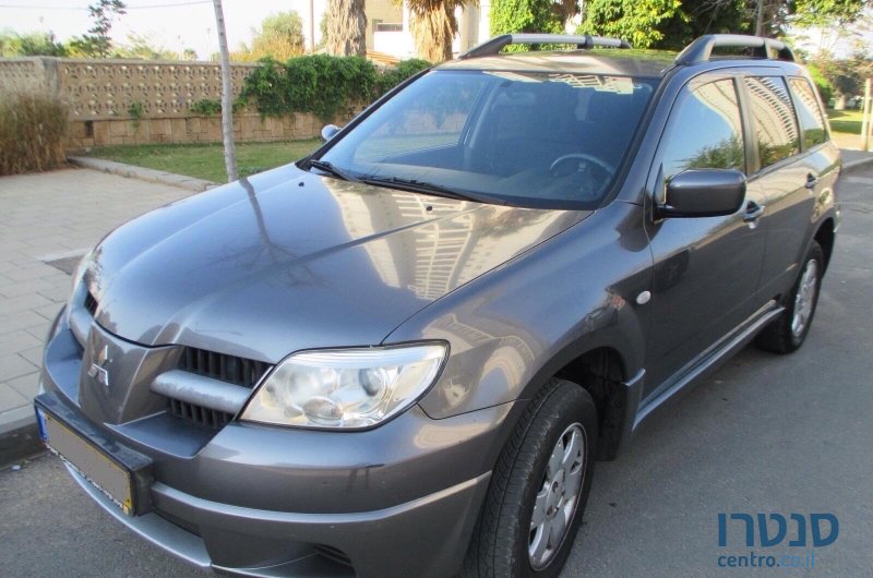 2007' Mitsubishi Outlander photo #1