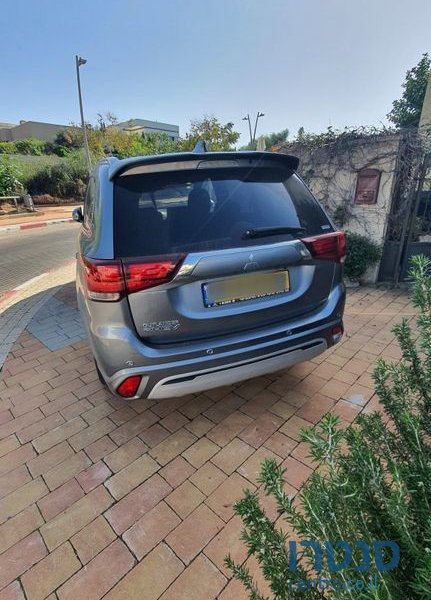 2020' Mitsubishi Outlander מיצובישי אאוטלנדר photo #2