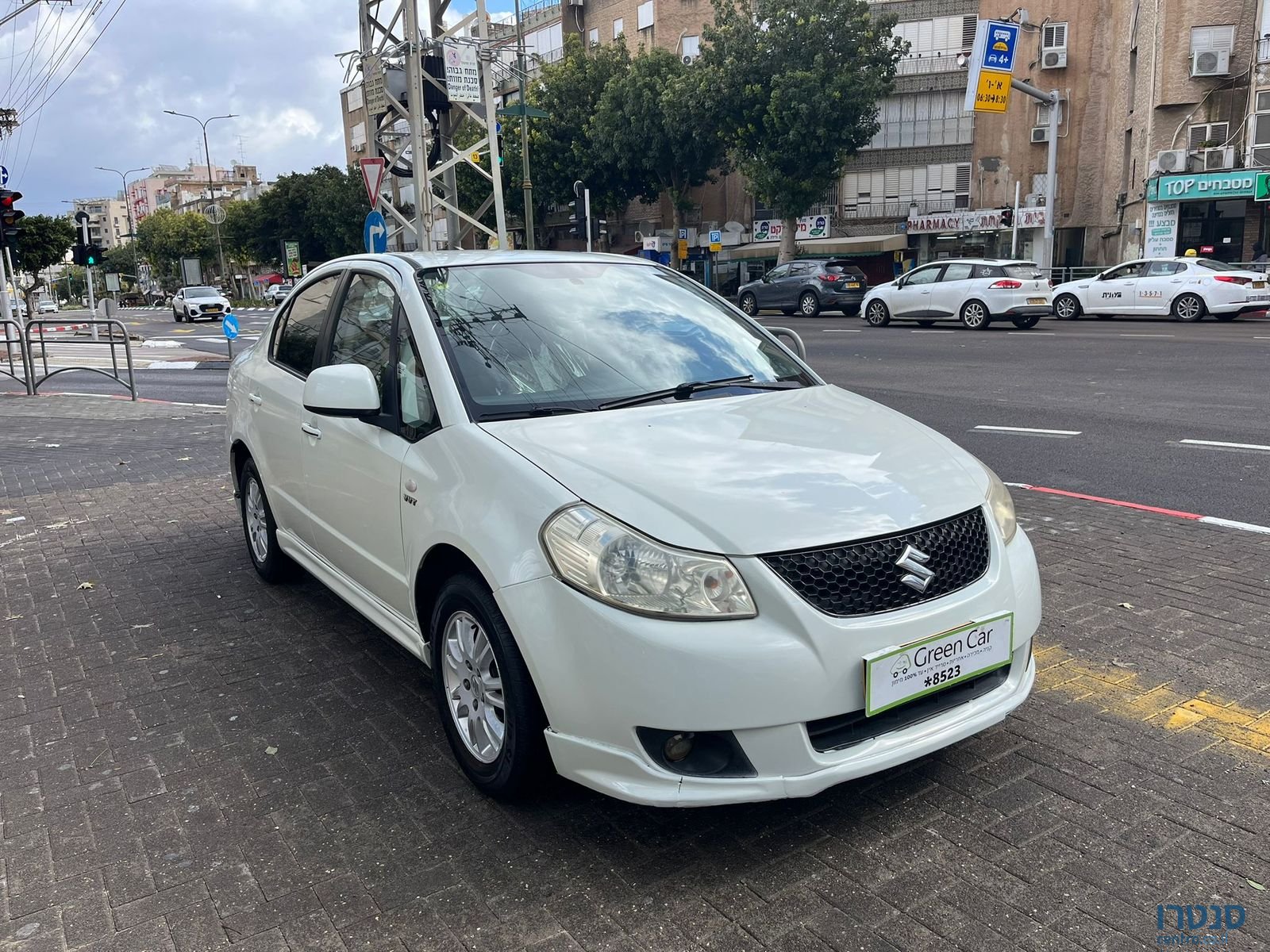 2011' Suzuki SX4 GLX photo #7