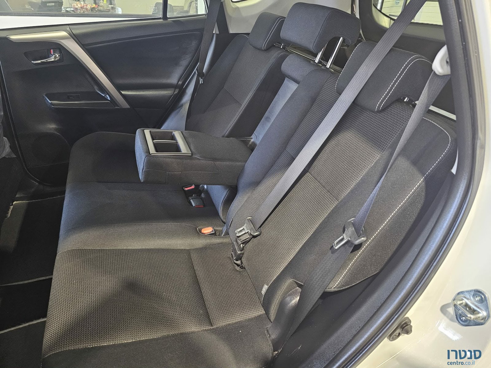 2016' Toyota RAV4 photo #7