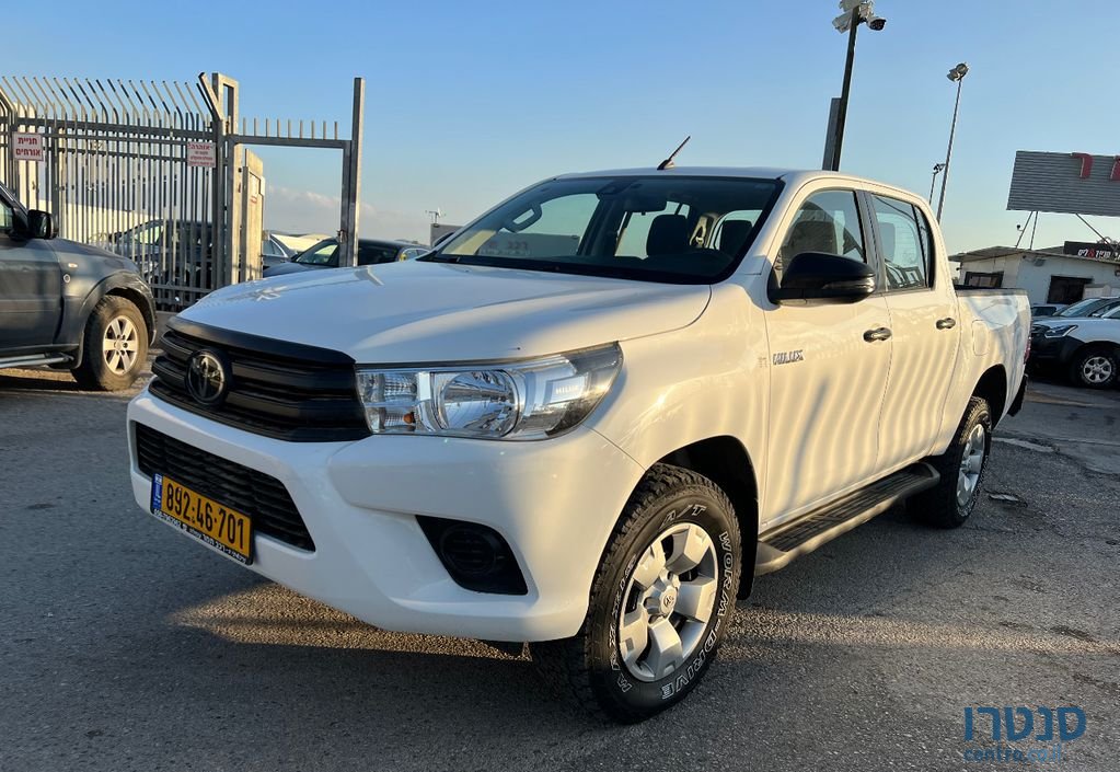 2019' Toyota Hilux טויוטה היילקס photo #2