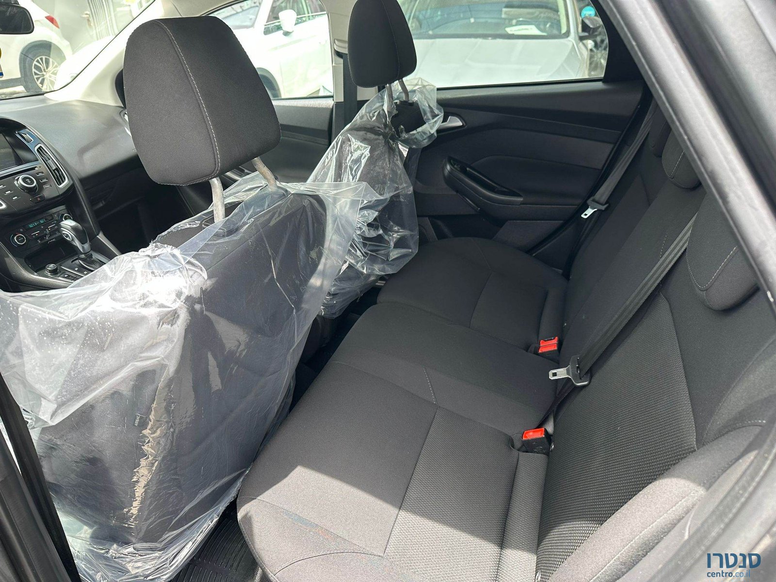 2016' Ford Focus photo #6