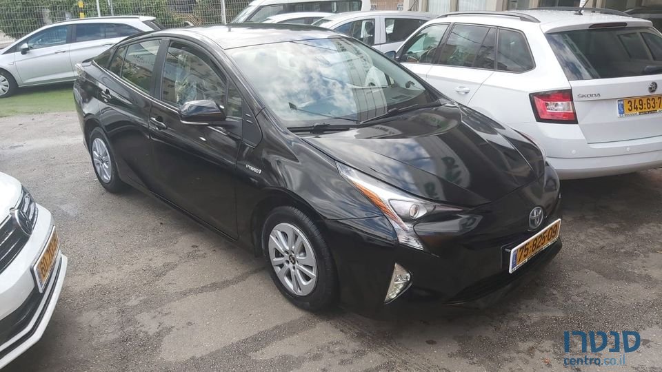 2017' Toyota Prius photo #1