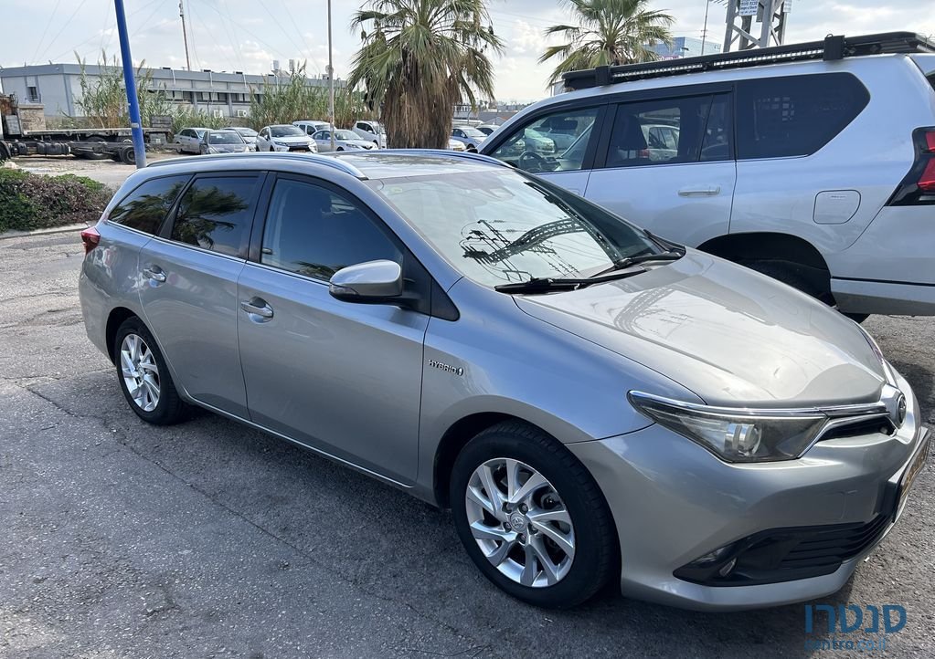 2017' Toyota Auris טויוטה אוריס photo #3