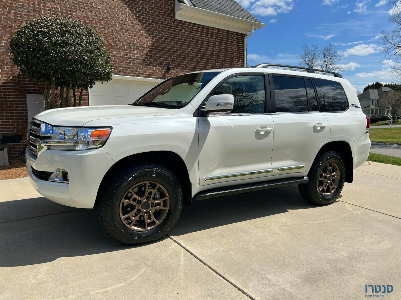 2021' Toyota Land Cruiser photo #1