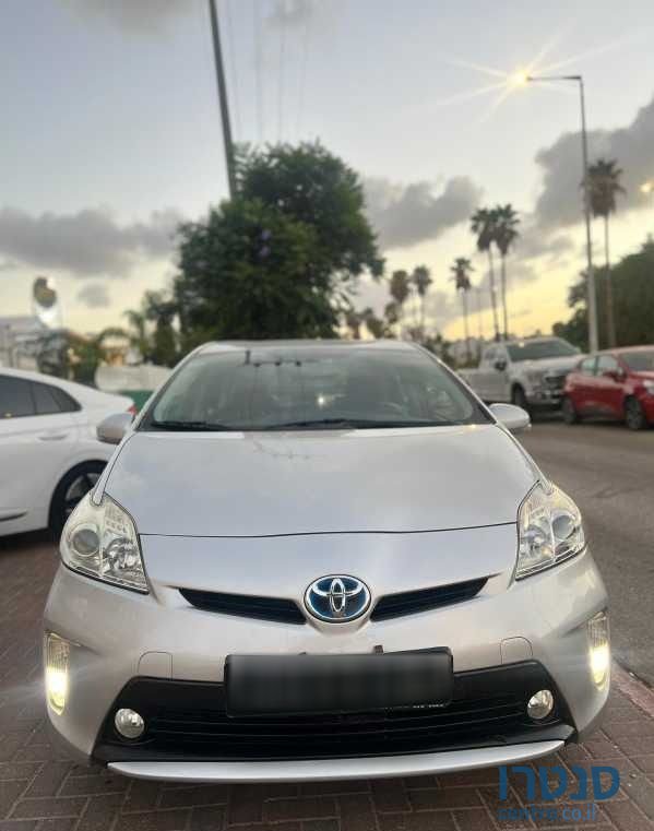 2015' Toyota Prius טויוטה פריוס photo #2